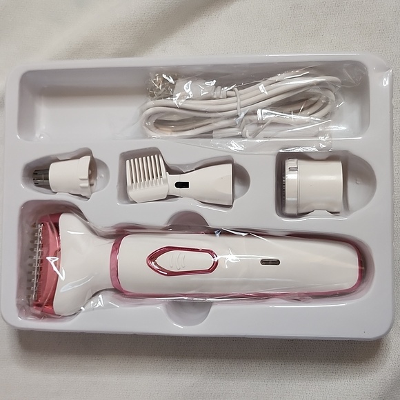 Four Piece Professional Grooming and Facial Cleansing System Set - Picture 14 of 17